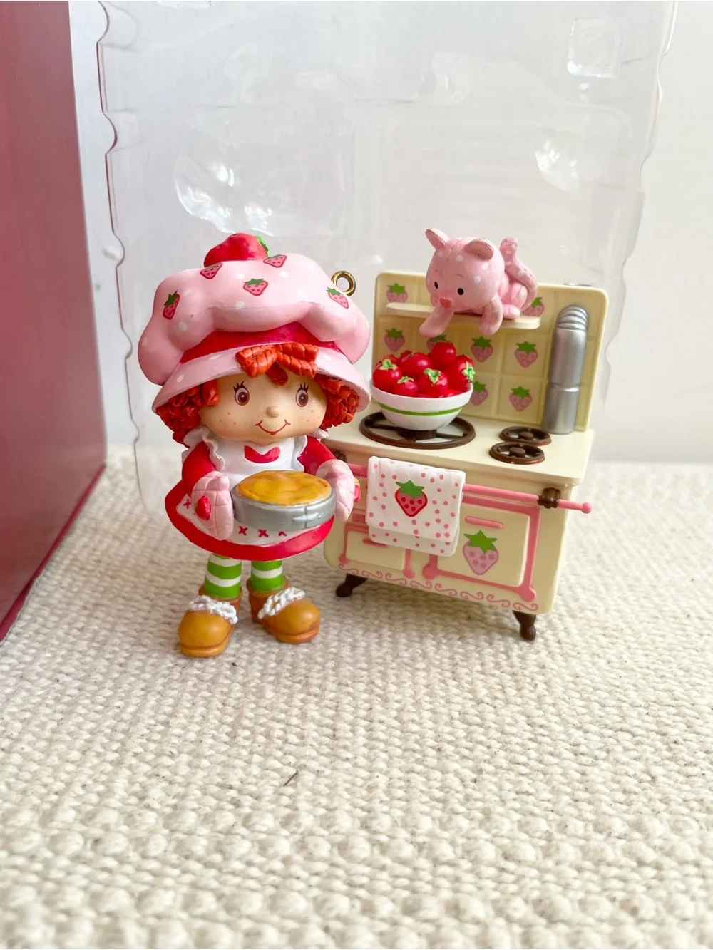 Carlton Cards Vintage Strawberry Shortcake Cooks Up Holiday Fun Ornament Scented